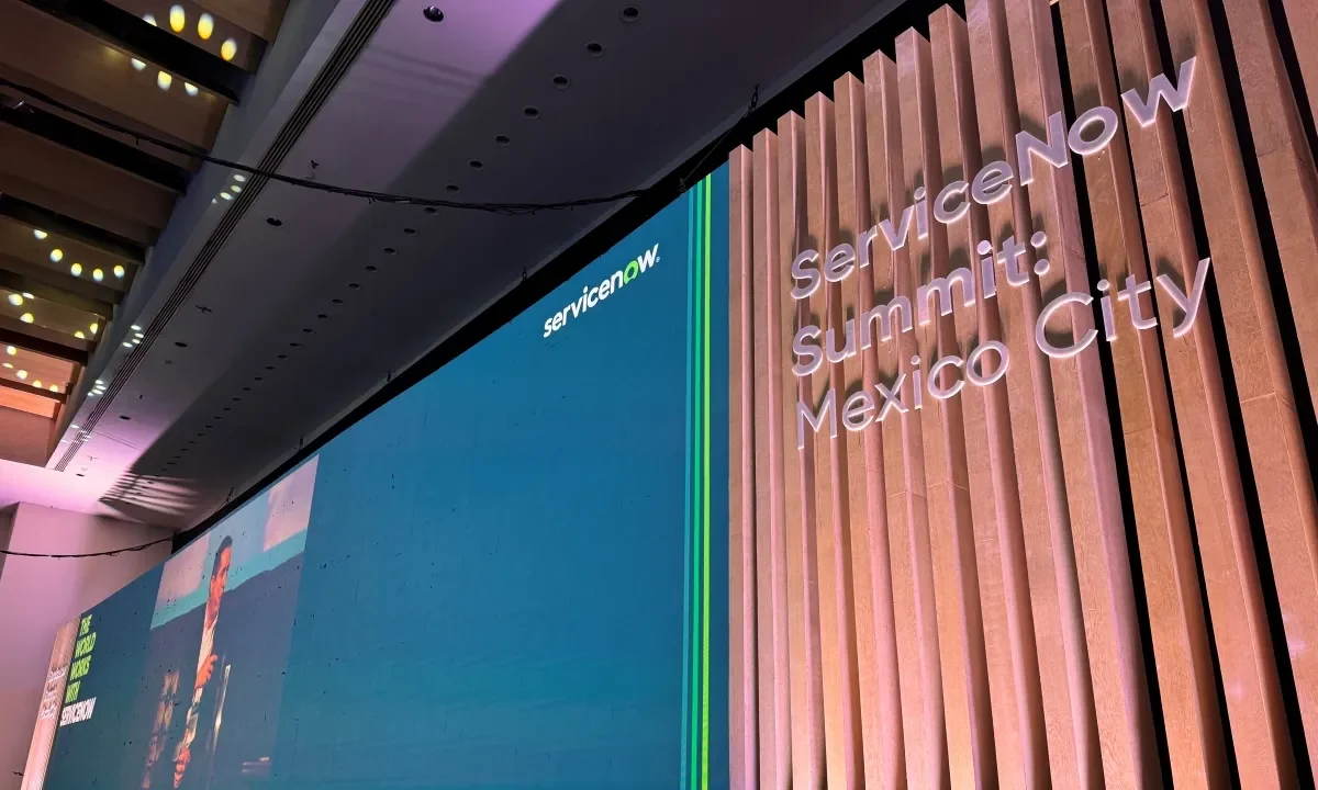 La Cumbre ServiceNow 2024 en Ciudad de México reunió a más de 750 asistentes, enfocándose en cómo la tecnología democratiza la educación y transforma el sector empresarial.