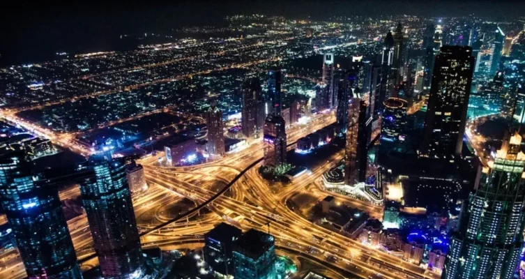 La infraestructura tecnológica debe ser escalable para enfrentar el aumento de usuarios y transacciones