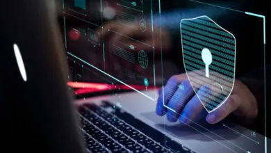 Cloudflare ofrece una gama completa de servicios que van desde protección DDoS y seguridad DNS hasta optimización de redes y aplicaciones.