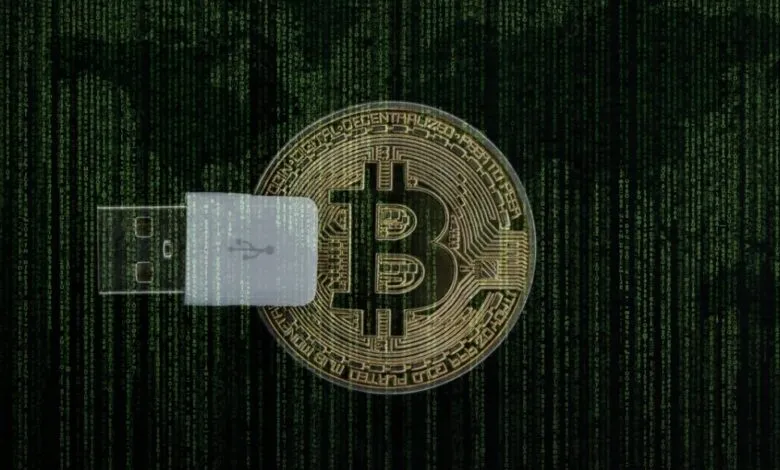 Con la llegada de Bitcoin en 2010, el ransomware adquirió una nueva dimensión, ya que los ciberdelincuentes podían recibir pagos de manera anónima y difícil de rastrear.