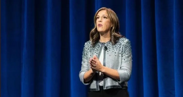 Erica Volini, vicepresidenta ejecutiva de industrias mundiales, socios y comercialización de ServiceNow.