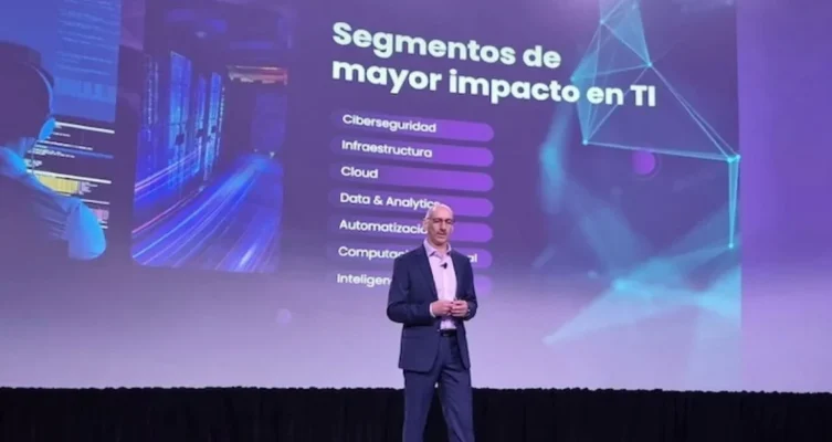 Gilbert Chalem, Presidente de Nexsys para latinoamérica, durante la apertura del evento.