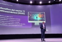 Gilbert Chalem explicando los desfíos del sector IT en Latinoamérica.