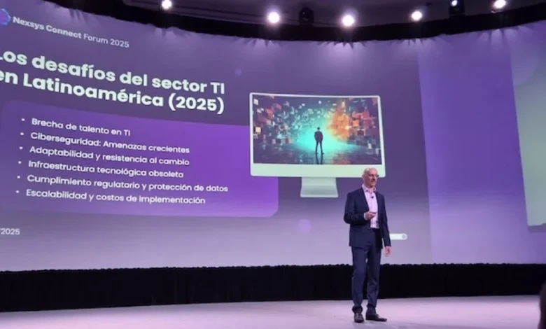 Gilbert Chalem explicando los desfíos del sector IT en Latinoamérica.