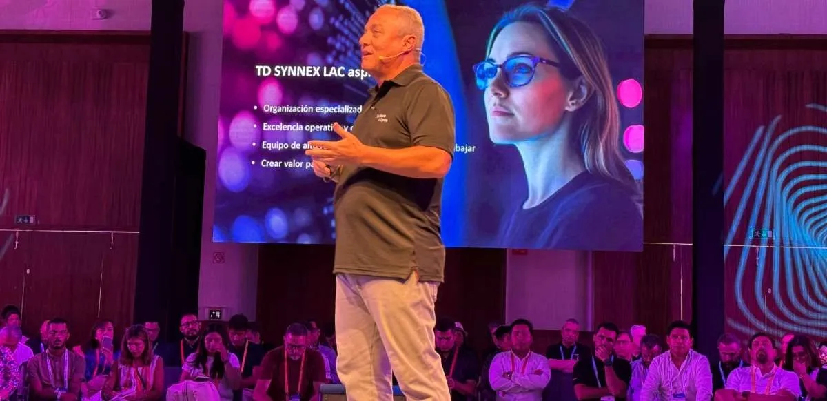 Otavio Lazarini, dando una charla en el TD SYNNEX Inspire LAC 2025.