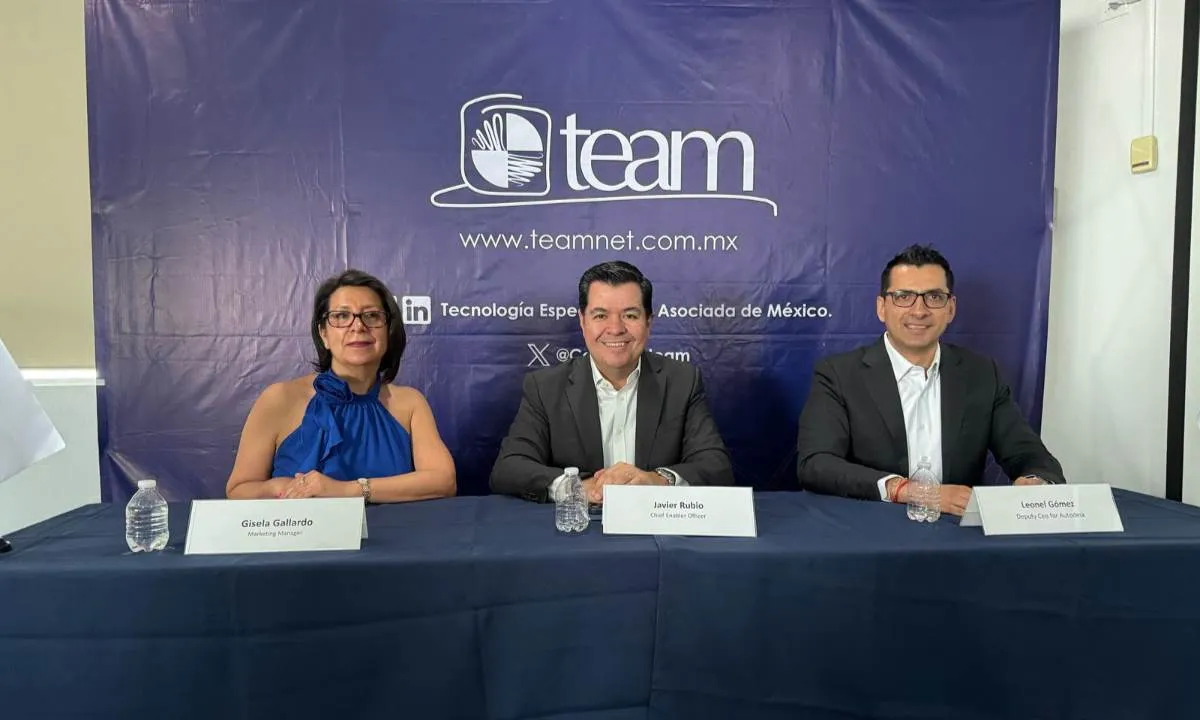 Gisela Gallardo, marketing manager, Javier rubio, CEO, y Leonel Gómez -deputy CEO de Autodesk.