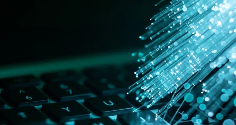 Totalplay ofrece internet simétrico sin costos adicionales.