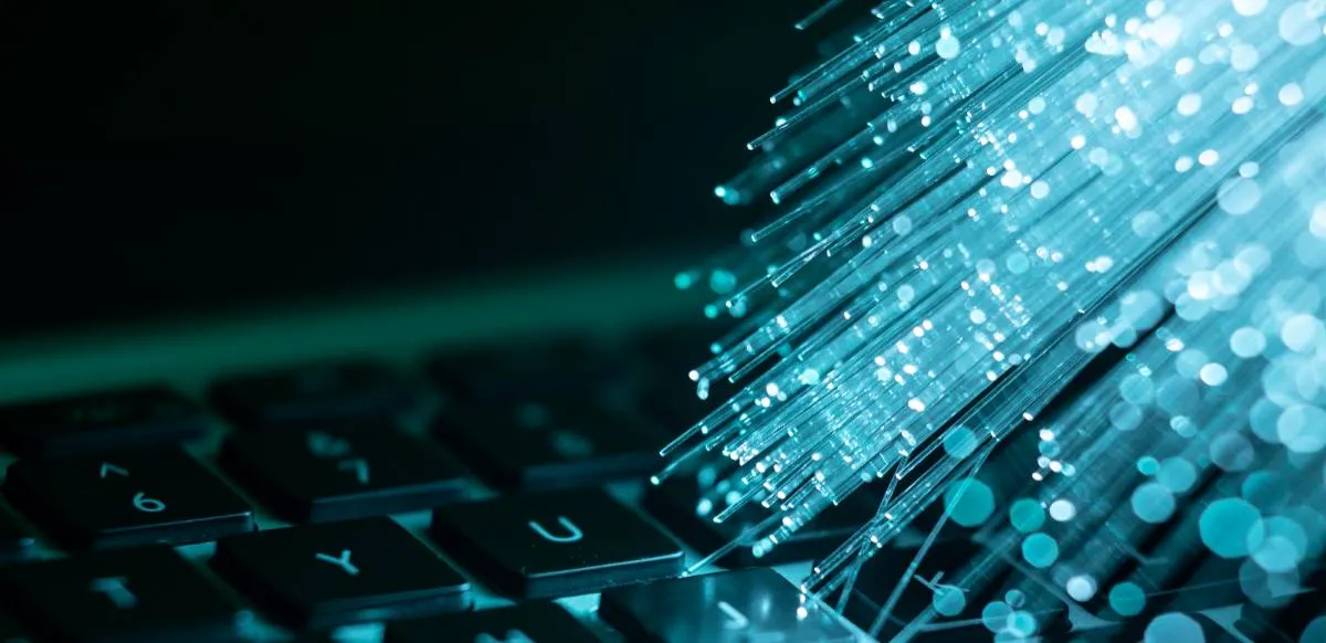 Totalplay ofrece internet simétrico sin costos adicionales.
