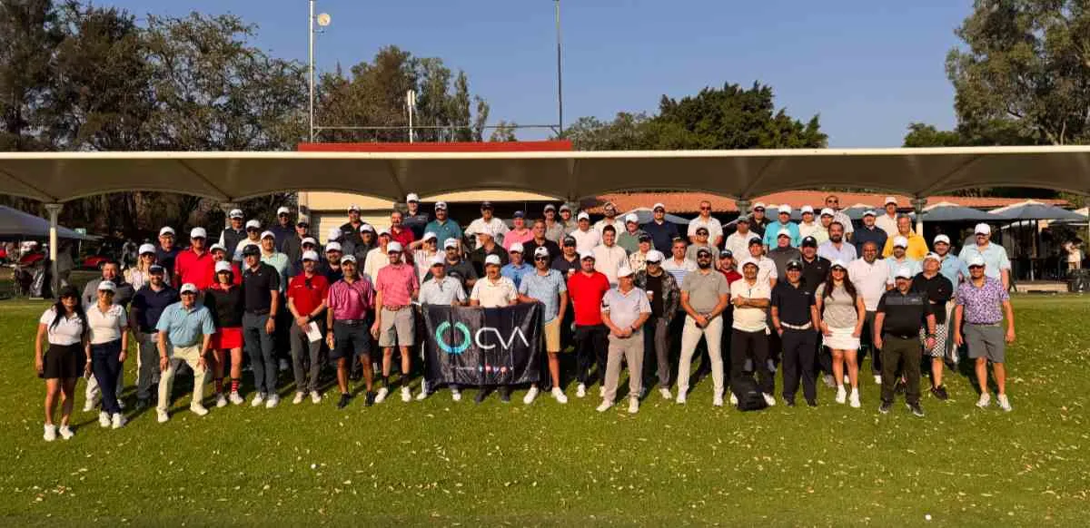 Grupo CVA celebra 26 años con innovación y networking en el campo de golf.