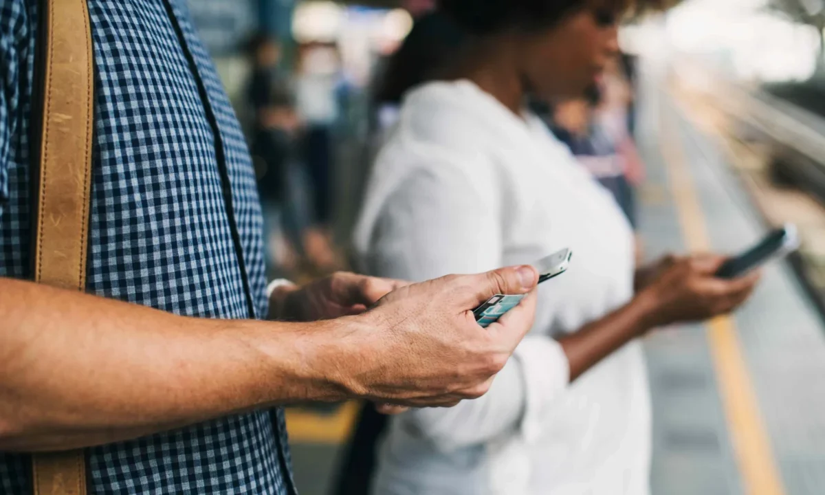 El modelo de Bait se basa en precios accesibles, planes simples y recargas disponibles en tiendas físicas, una combinación que atrae a millones de usuarios sensibles al precio.