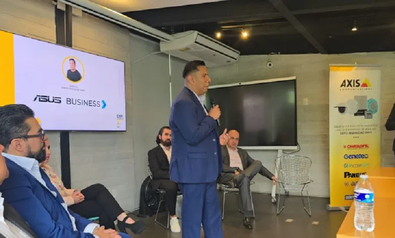 Stand de Axis Communications en Expo Seguridad México 2025, donde la compañía presentó sus innovaciones en videovigilancia con inteligencia artificial, en colaboración con aliados estratégicos como ASUS.