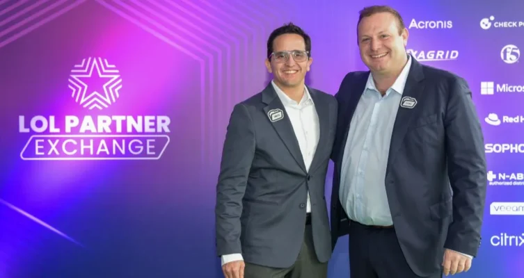 Ernesto Jiménez, Director Comercial de Licencias OnLine México y Felipe de Cabo, Director General para la región en Licencias OnLine.