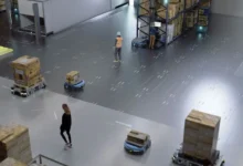 Siemens combina inteligencia artificial y robótica para transformar el transporte autónomo dentro de las plantas industriales.