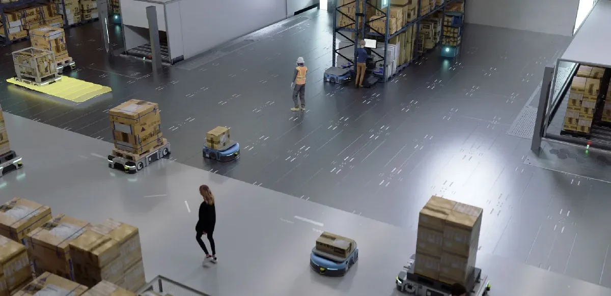 Siemens combina inteligencia artificial y robótica para transformar el transporte autónomo dentro de las plantas industriales.