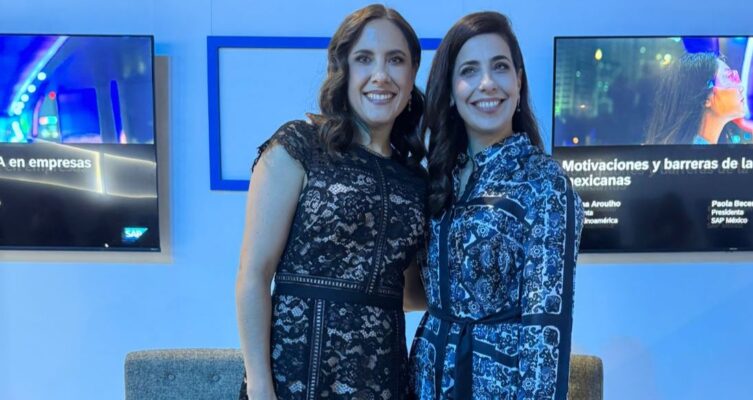 Paola Becerra, vocera regional de SAP, y Adriana Araujo, presidenta de SAP Latinoamérica, durante el SAP Now AI Tour 2025.