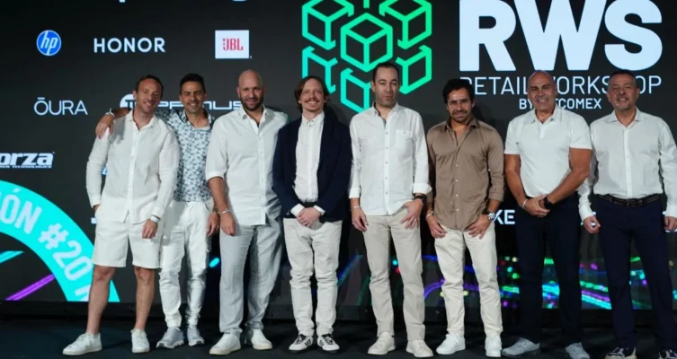 Ariel Engelsztajn, VP Product Strategy & GM Costa Rica; Naftali Mizrachi, VP Exclusive Brands; Mike Krigsfeld, VP Business Development; Juan Bernárdez, speaker argentino invitado -experto en investigación de mercados no tradicional-; Danny Schachtel, COO; Nicolás Boffi, VP Retail & Accesories; Franklin Moron, VP Mobile; Bruno Durán, Regional Marketing Director.