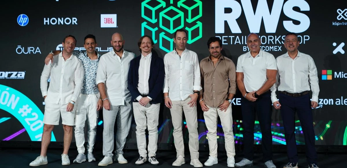 Ariel Engelsztajn, VP Product Strategy & GM Costa Rica; Naftali Mizrachi, VP Exclusive Brands; Mike Krigsfeld, VP Business Development; Juan Bernárdez, speaker argentino invitado -experto en investigación de mercados no tradicional-; Danny Schachtel, COO; Nicolás Boffi, VP Retail & Accesories; Franklin Moron, VP Mobile; Bruno Durán, Regional Marketing Director.