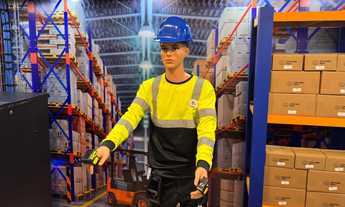 Soluciones de logística avanzadas, incluyendo seguridad, networking y servidores con tecnología RFID, que optimizan la gestión y reducen costos.