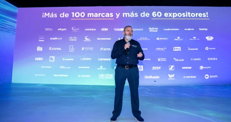 Rodrigo Casassus de AVIXA en la presentación de InfoComm América Latina