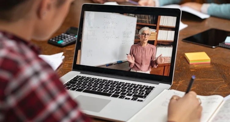 La educación online en México crece a ritmo acelerado, impulsada por la conectividad digital y la demanda de habilidades laborales actualizadas.