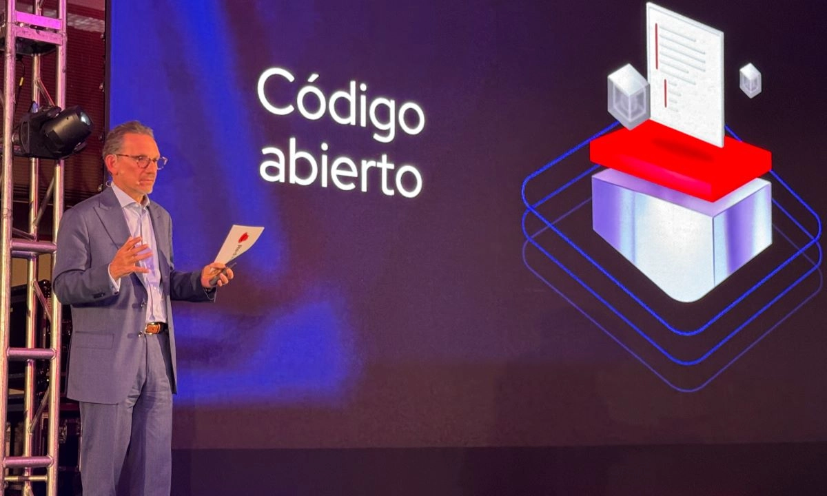 El código abierto fue el hilo conductor del encuentro, presentado como la ruta hacia una inteligencia artificial más ética, inclusiva y colaborativa.