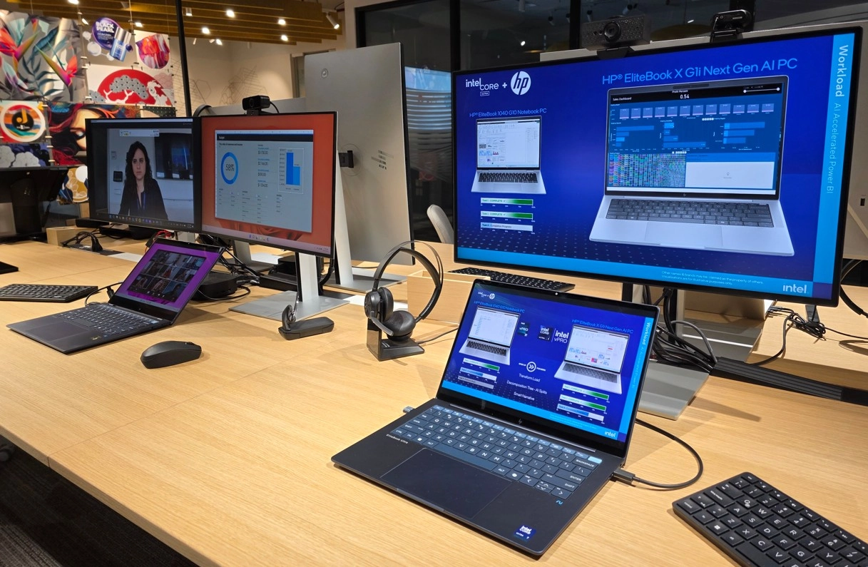 Laptops AI PCs de HP, monitores y periféricos de la marca.