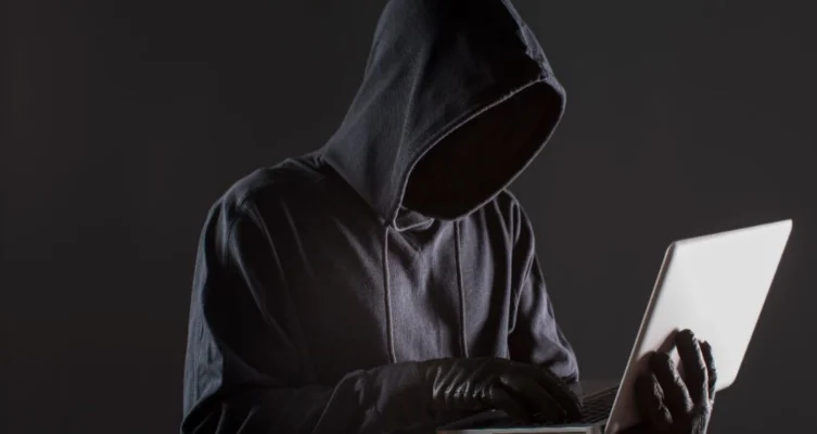 Fraude digital en 2025 alcanza nuevas formas sofisticadas y desafíos globales.