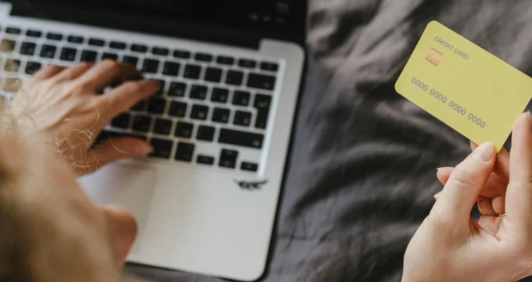 70% de los mexicanos tiene cuentas solo en bancos tradicionales.