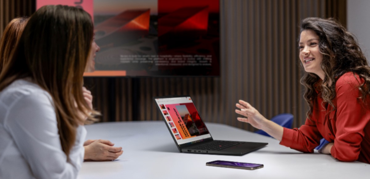 Lenovo presentó en MWC 2026 una laptop 3D sin gafas con conversión 2D a 3D impulsada por IA.