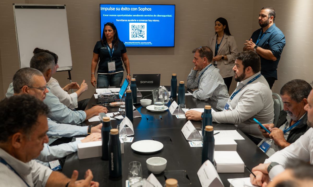 Los boardrooms reúnen a ejecutivos en grupos reducidos para debatir tendencias, soluciones y desafíos del mercado tecnológico regional.