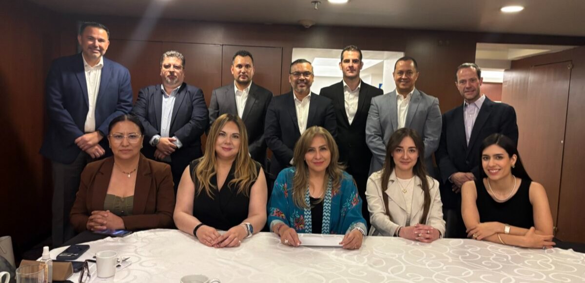 El país busca alcanzar 1,500 MW hacia 2030, pero enfrenta retos en energía, regulación y talento.