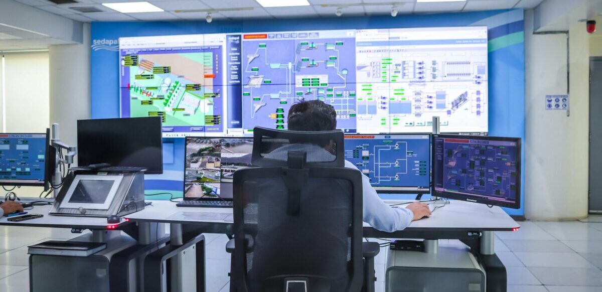 La inteligencia artificial gana protagonismo en los centros de operaciones de seguridad, impulsando una nueva etapa de automatización y detección avanzada de amenazas en América Latina
