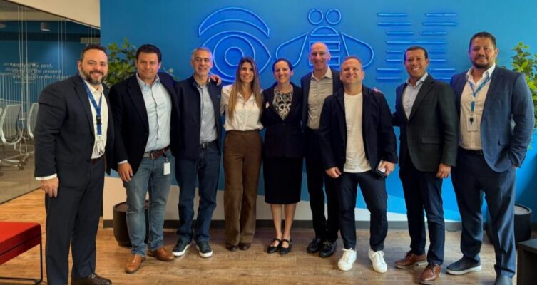 IBM considera la nube híbrida una pieza central para llevar la inteligencia artificial de proyectos piloto a implementaciones empresariales a escala.