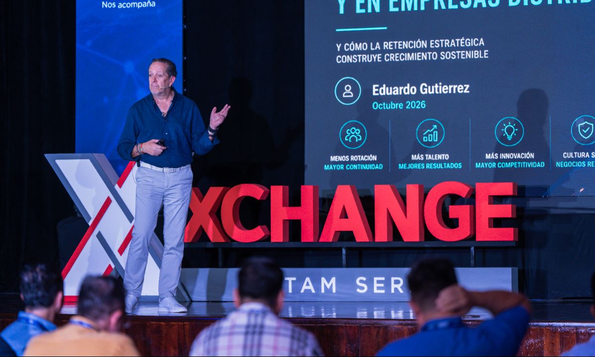 Eduardo Gutiérrez Gómez abordó el impacto de la pérdida de talento especializado en la industria tecnológica y la importancia de fortalecer las estrategias de retención, capacitación y transferencia de conocimiento.
