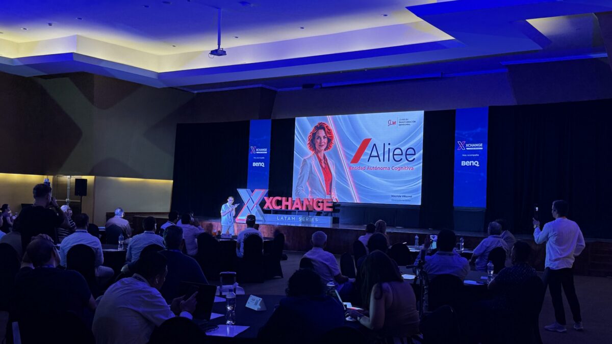 "La intención es que Aliee no sea solamente una interfaz de conversación, sino que pueda estar conectada con la infraestructura y con los sistemas que ya utilizan las empresas" - Mauricio Villasmil, Vicepresidente Global de SLM; hablando sobre la inteligencia artificial desarrollada por la compañía.