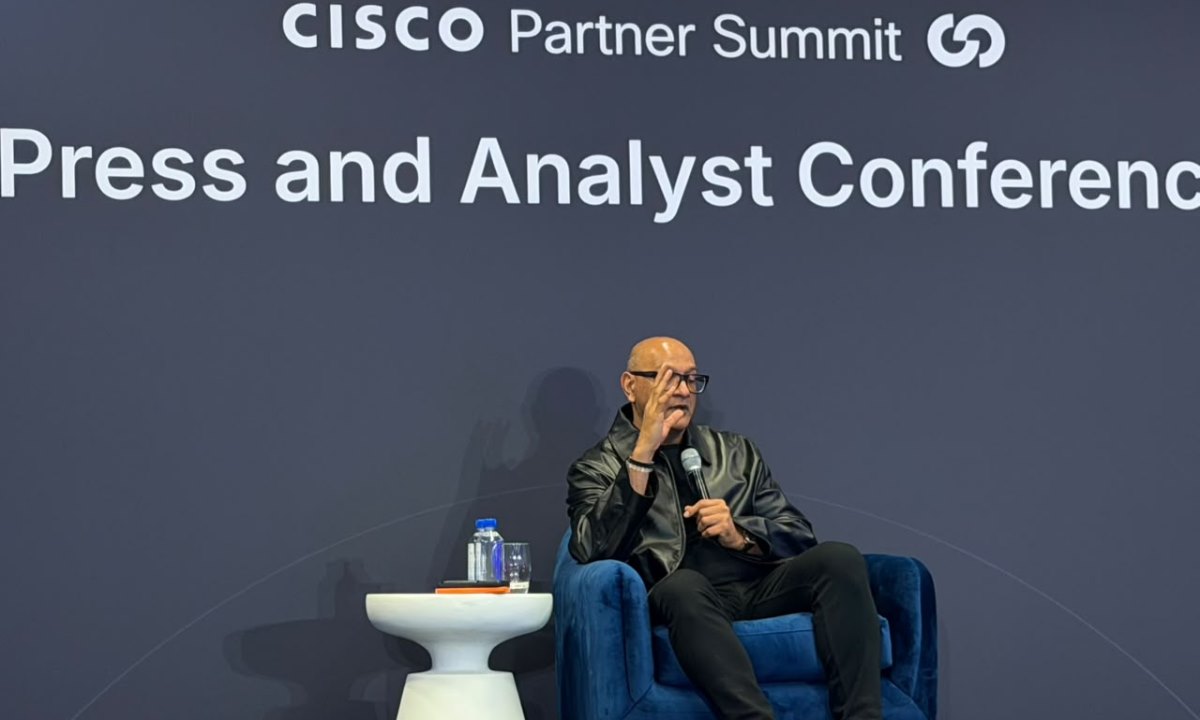 Jeetu Patel destacó la confianza, el control de los datos y la seguridad como factores clave para impulsar la adopción de agentes de inteligencia artificial y preparar la infraestructura tecnológica para su crecimiento.