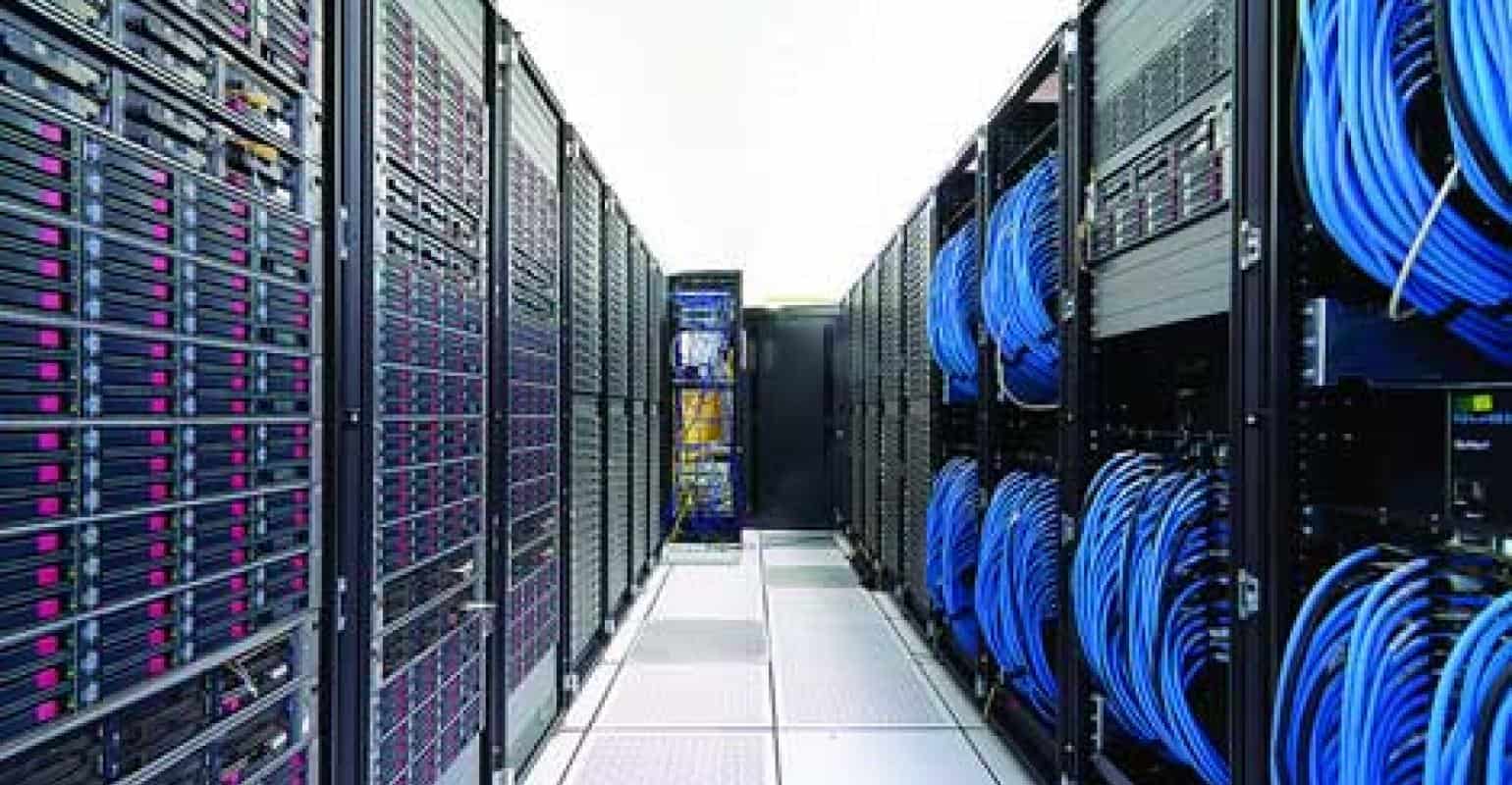 La densidad de los racks continúa aumentando: en 2026, la potencia modal promedio superó por primera vez los 11 kW, mientras crece la demanda asociada con inteligencia artificial y computación de alto rendimiento.