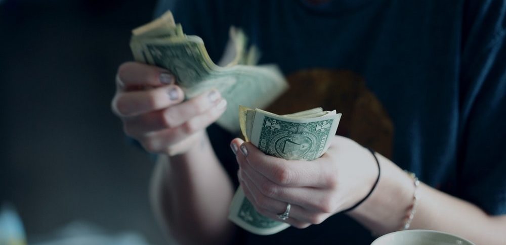El mercado de criptomonedas cayó un 4,4% en marzo, debido a la incertidumbre macroeconómica en torno a las tasas de interés y las políticas arancelarias Más de mil millones de dólares fueron liquidados en derivados durante marzo, reflejo de la alta volatilidad del sector.