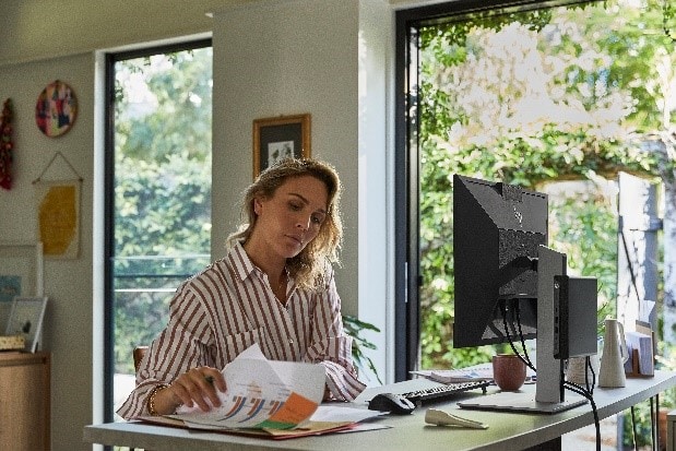 HP mejora las experiencias del trabajo híbrido para quienes trabajan desde un escritorio