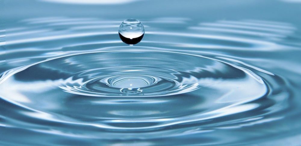 Crisis ambiental por la IA: la Unesco advierte sobre su alto costo energético y de recursos Los procesos de enfriamiento en los centros de datos, esenciales para la IA, consumen grandes cantidades de agua, un recurso cada vez más escaso.