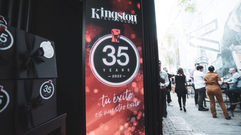 Kingston celebra 35 años de permanencia en el mercado