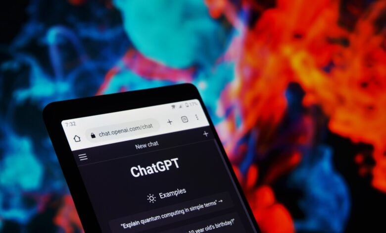 La nueva era de las búsquedas: la IA desafía a Google ChatGPT, uno de los asistentes más avanzados basados en inteligencia artificial generativa, representa un paso concreto hacia los droides conversacionales como C-3PO, capaces de comprender múltiples idiomas y entablar diálogos complejos con humanos.