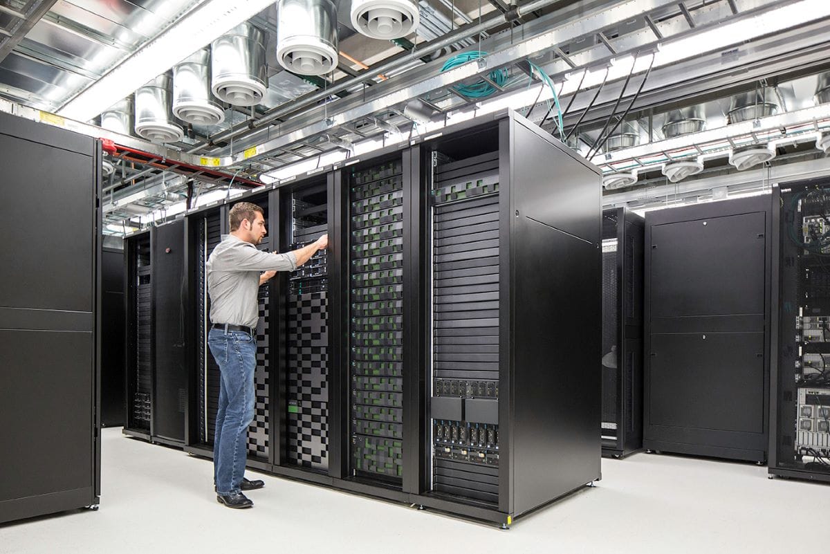 Hitachi Vantara: almacenamiento en la nube níbrida con Virtual Storage Platform One Hitachi Vantara: almacenamiento en la nube níbrida con Virtual Storage Platform One