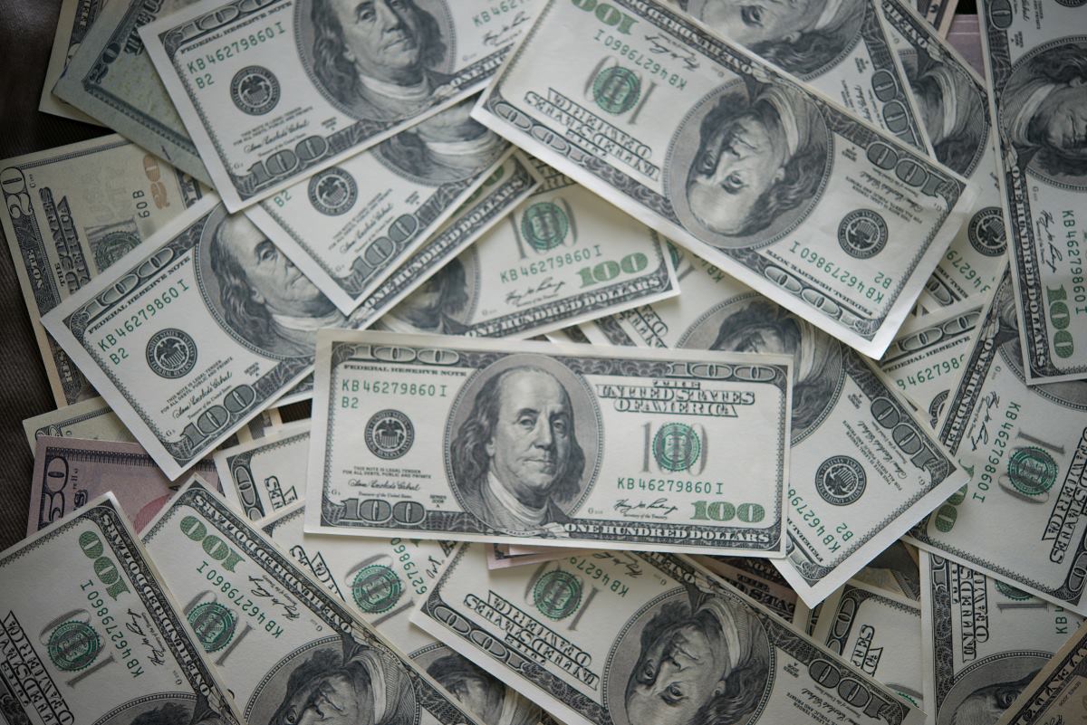 El fin del "hombre de las cuevas" con Criptodólar (UXD) El fin del "hombre de las cuevas" con Criptodólar (UXD)