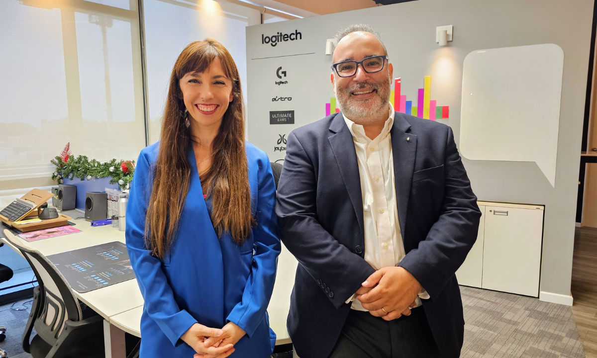 Desirée Jaimovich, directora creativa de ITSitio junto a Darío González, Responsable Regional del Segmento Corporativo de Logitech