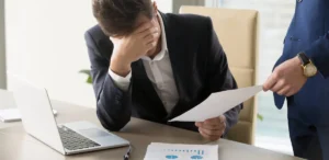 Los perfiles junior son los más afectados por la reducción de vacantes y el aumento de los requisitos de contratación.