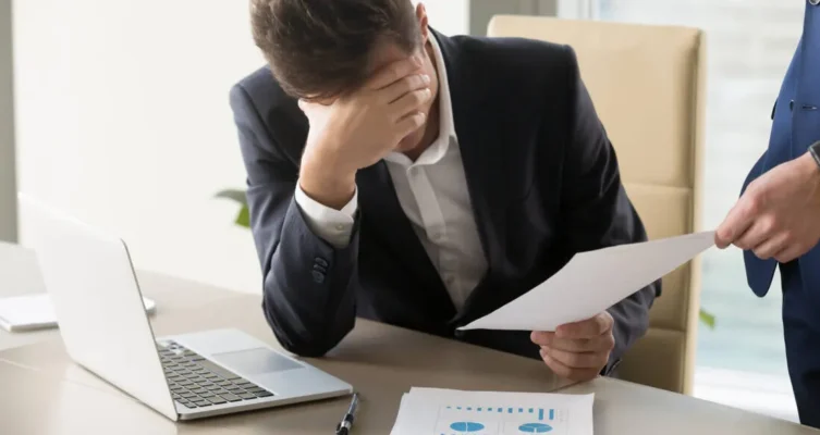 Los perfiles junior son los más afectados por la reducción de vacantes y el aumento de los requisitos de contratación.