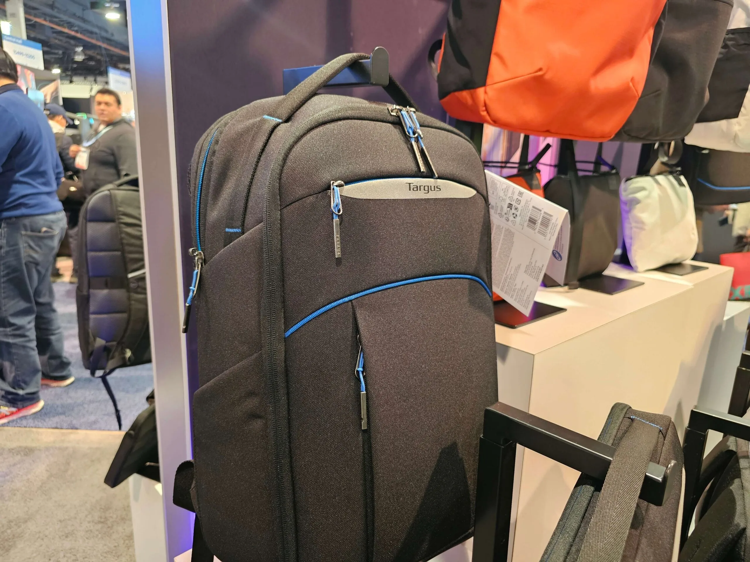Targus: mochilas sustentables y un mouse premiado por su innovador diseño Mochila de la línea Coastline en el stand de CES