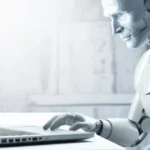 La nueva carrera armamentística digital enfrenta a sistemas de inteligencia artificial capaces de atacar y defender a velocidades que superan la capacidad de respuesta humana.