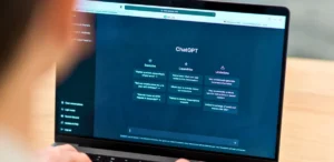 Modelos como ChatGPT reavivan el conflicto sobre el uso de contenido protegido para entrenamiento algorítmico.